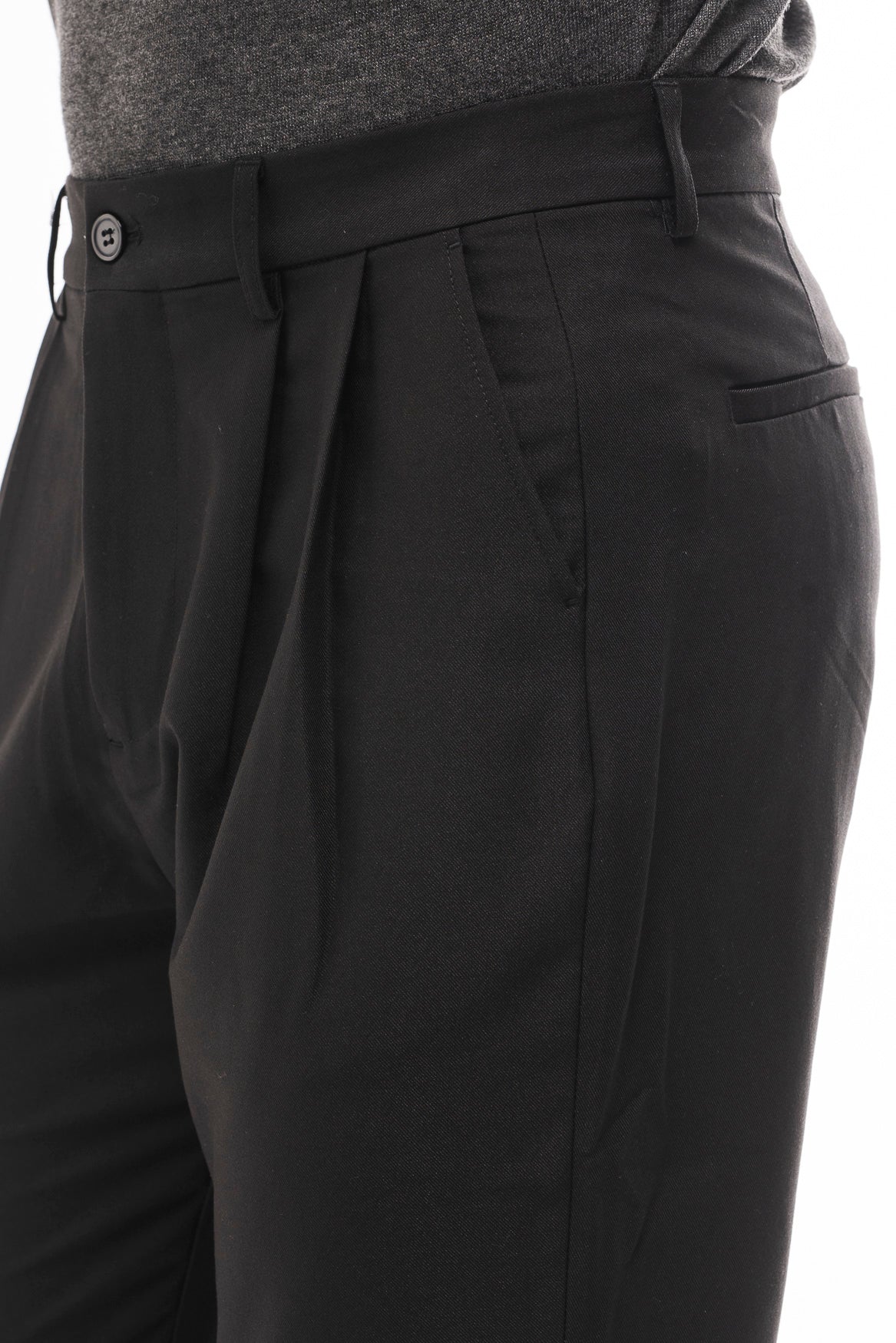 PANTALÓN CHINO PINZAS