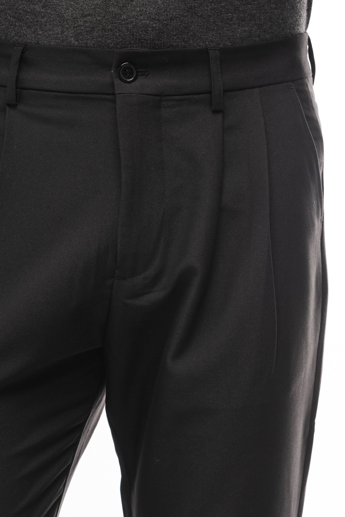 PANTALÓN CHINO PINZAS