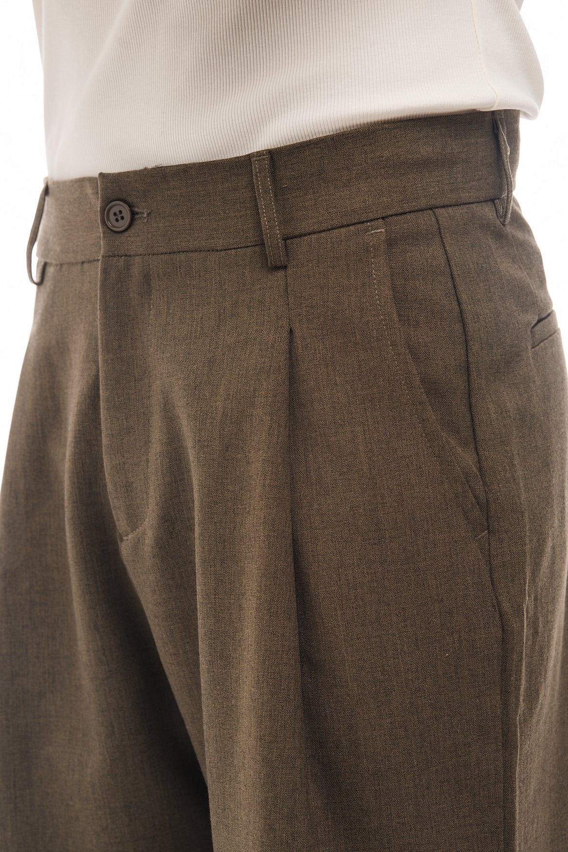 PANTALÓN BERMUDA PINZAS