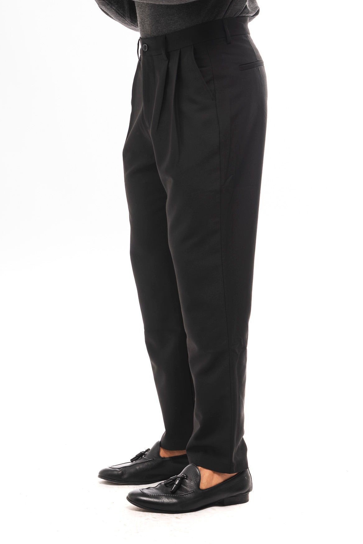 PANTALÓN CHINO PINZAS